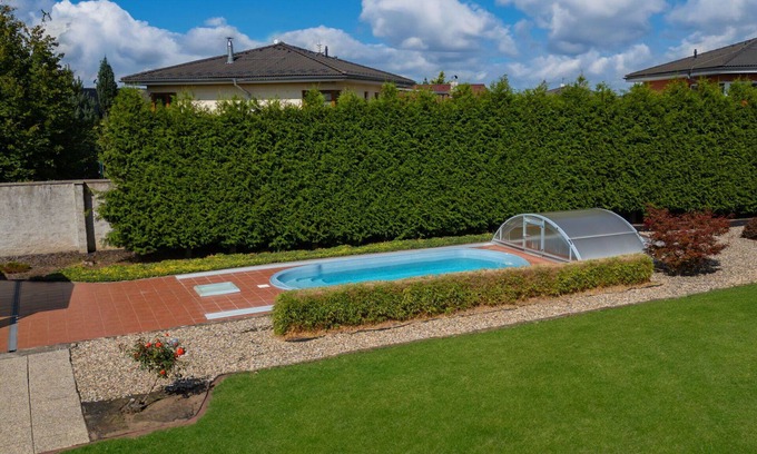 Dolni Chabry Villa | Preciosa casa de vacaciones privada con piscina privada, WIFI, TV, terraza y aparcamiento