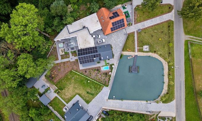 Dolni Laz Casa | Estupenda casa de vacaciones privada con WIFI, jacuzzi, TV, terraza, mascotas permitida
