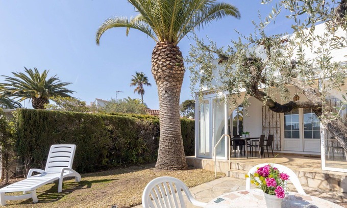 Cambrils Casa | Wonderful private villa for 6 people with A/C, hot tub, WIFI, TV and patio