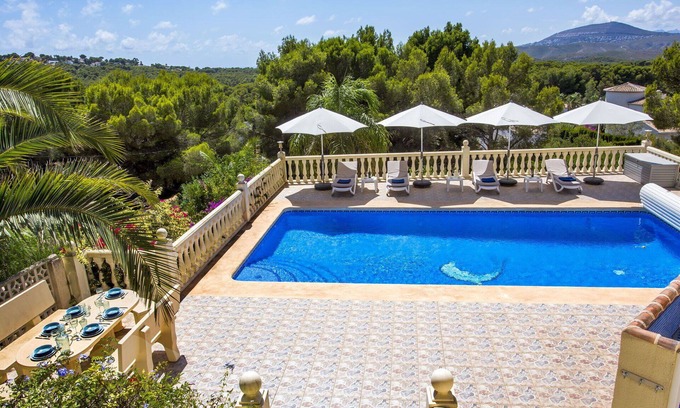 Media Luna Villa | Estupenda casa de vacaciones privada para 6 personas con WIFI, A/C, piscina privada, TV y patio