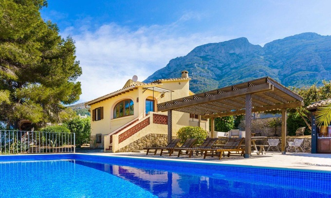 Denia Casa | Maravillosa casa de vacaciones privada con WIFI, piscina privada, A/C, TV, patio y aparcamiento