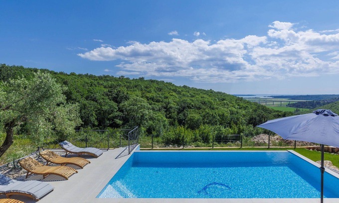 Nova Vas Casa | Preciosa casa de vacaciones privada para 12 personas con piscina privada, WIFI, A/C, TV y terraza
