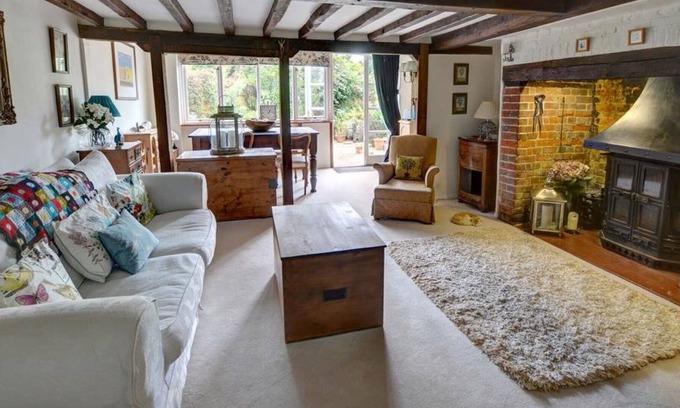 Rolvenden Casa | Preciosa casa de vacaciones privada con WIFI, TV, patio, mascotas permitida y aparcamiento
