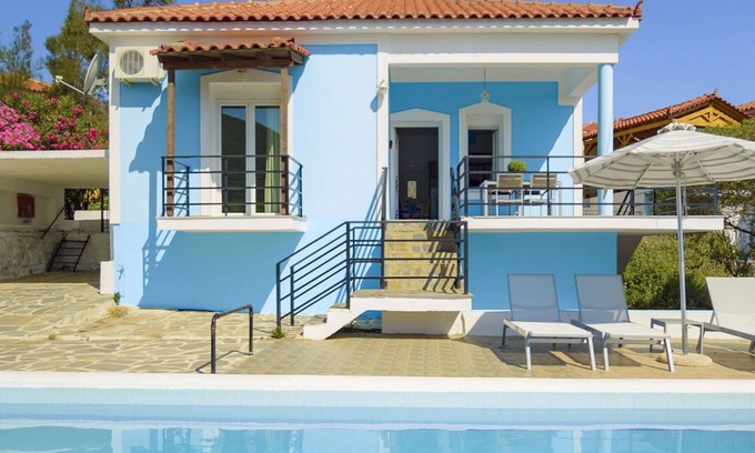 Samos Town Villa | Casa de vacaciones privada con A/C, piscina privada, WIFI, TV, terraza, vista panorámica