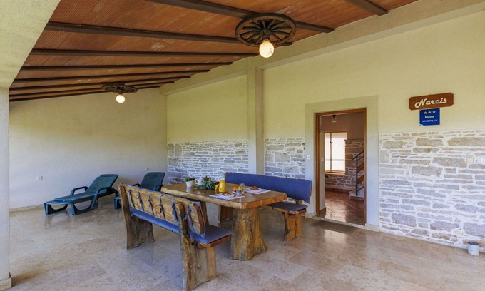 Heki Casa | Maravillosa casa de vacaciones privada para 6 personas con WIFI, TV, terraza y aparcamiento