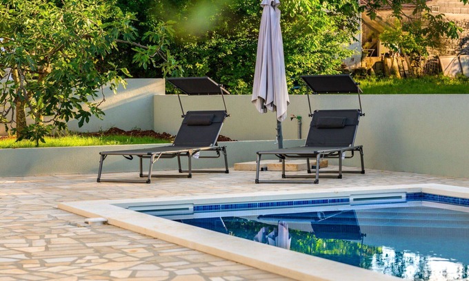Stifanici Casa | Maravillosa casa de vacaciones privada con WIFI, A/C, piscina privada, TV, terraza, aparcamiento