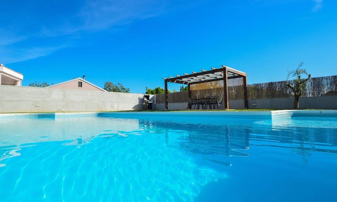 Smilcic Casa | Estupenda casa de vacaciones privada con piscina privada, A/C, WIFI, TV, terraza y aparcamiento