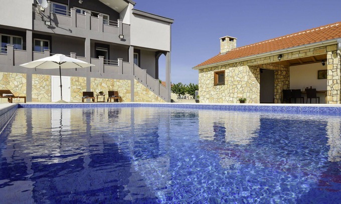 Suhovare Casa | Estupenda casa de vacaciones privada con A/C, WIFI, piscina privada, TV, terraza, vista panorámica