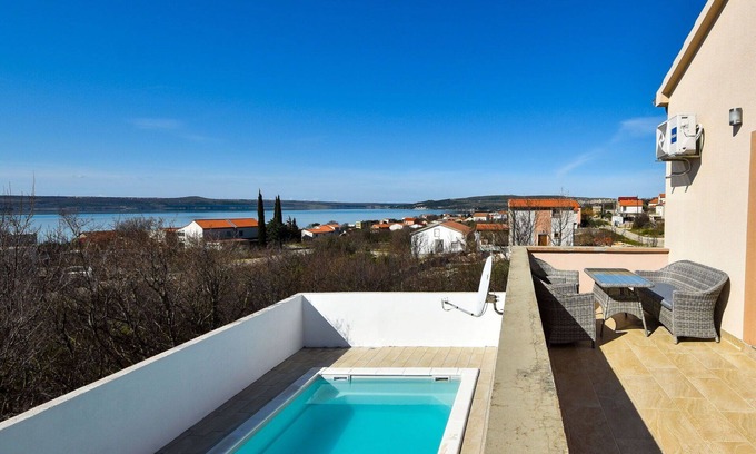 Maslenica Casa | Preciosa casa de vacaciones privada para 10 personas con piscina privada, WIFI, A/C, TV y terraza