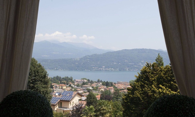 Baveno Villa | Estupenda casa de vacaciones privada con sauna, WIFI, piscina privada, A/C, jacuzzi, TV, patio