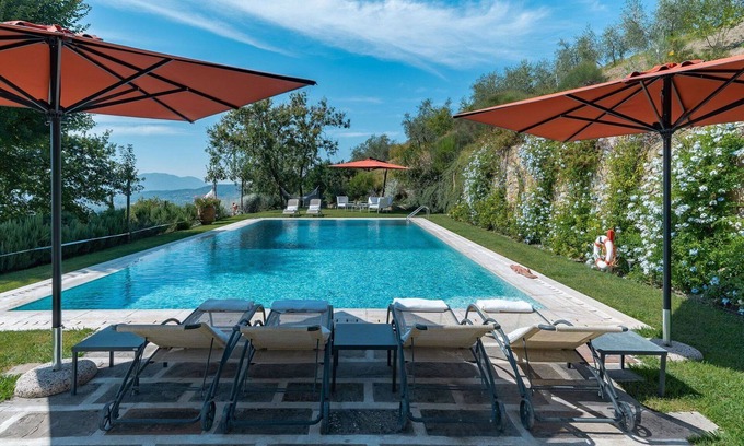 Nozanno Villa | Casa de vacaciones privada con piscina privada, A/C, jacuzzi, WIFI, TV, patio, aparcamiento