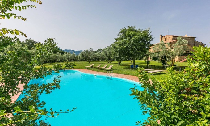 Sorano Casa | Preciosa casa de vacaciones privada con WIFI, piscina privada, patio y mascotas permitida