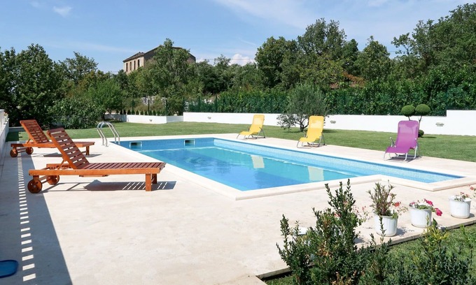 Central Dalmatia Casa | Preciosa casa de vacaciones privada con WIFI, piscina privada, A/C, TV, terraza, aparcamiento