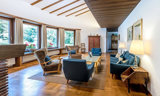 Neuhaus Casa | Fantástica casa de campo con un gran jardín tipo parque, vistas al lago y a la montaña.