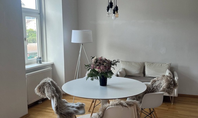 Mariahilf Apartamento | Wonderful spacious (130m2) apartment next to Naschmarkt, 5 min to Karlsplatz