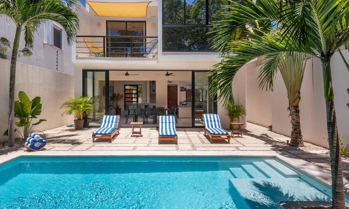 Área de La Veleta Villa | Wonderful Tropical Home 3BR, Garden, Private Pool.