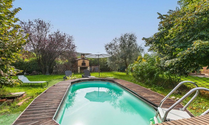 Bollano Casa | Maravillosa casa de vacaciones con piscina privada, A/C, bañera de hidromasaje, WIFI, TV, patio