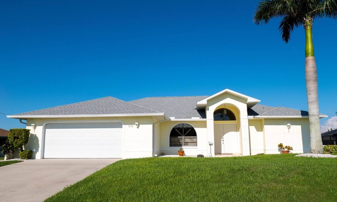 Fort Myers Villa | Gran vista, ubicada en un amplio canal, gran piscina y terraza, excelente ubicación