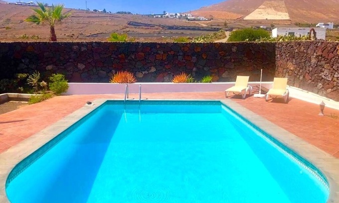 La Asomada Casa | Maravillosas vistas al mar y los volcanes. Casa Isabel