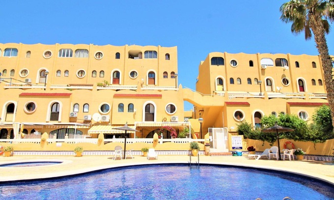Coveta Fuma Casa | Maravillosa casa de vacaciones para 6 personas con A/C, WIFI, piscina, TV, terraza y aparcamiento