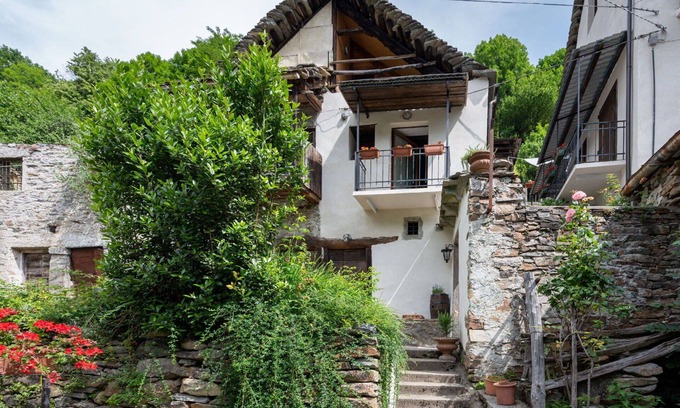 Bognanco Casa | Estupenda casa de vacaciones para 2 personas con TV, terraza y mascotas permitida
