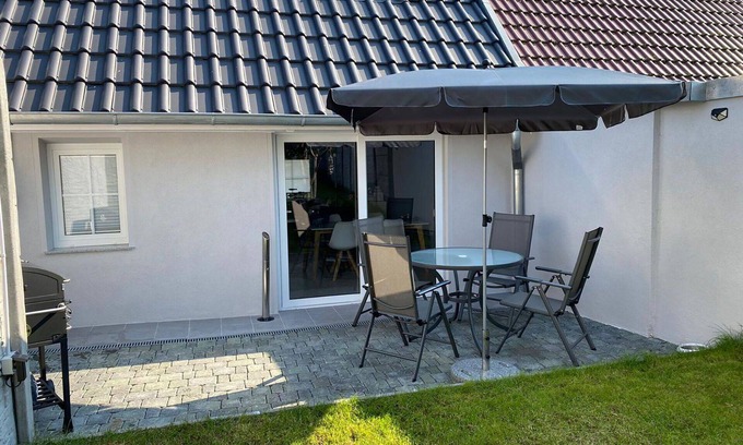 Kroeslin Casa | Maravillosa casa de vacaciones con A/C, WIFI, TV, terraza, mascotas permitida y aparcamiento