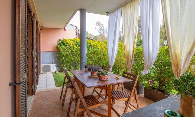 Ardea Casa | Maravillosa casa de vacaciones para 5 personas con WIFI, A/C, TV y patio