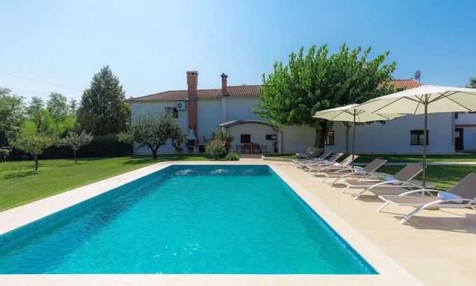 Muzini Casa | Casa de vacaciones con piscina privada, A/C, WIFI, terraza, mascotas permitida, aparcamiento