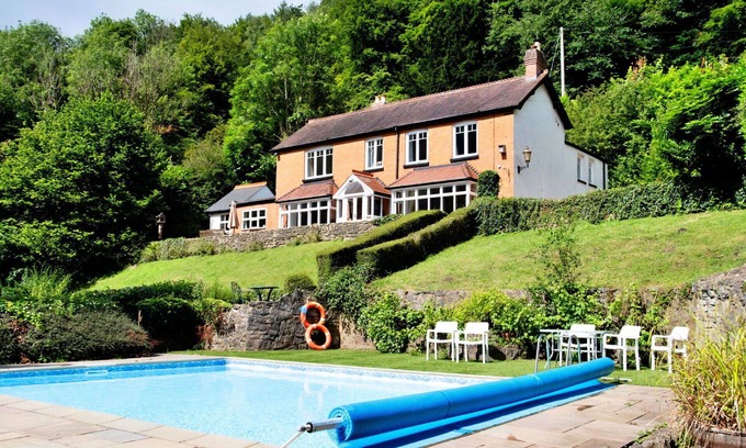Redbrook Casa | Estupenda casa de vacaciones con piscina privada, WIFI, terraza y mascotas permitida