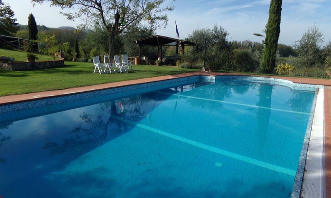 Cavriglia Casa | Preciosa casa de vacaciones con WIFI, piscina privada, A/C, TV, patio y mascotas permitida