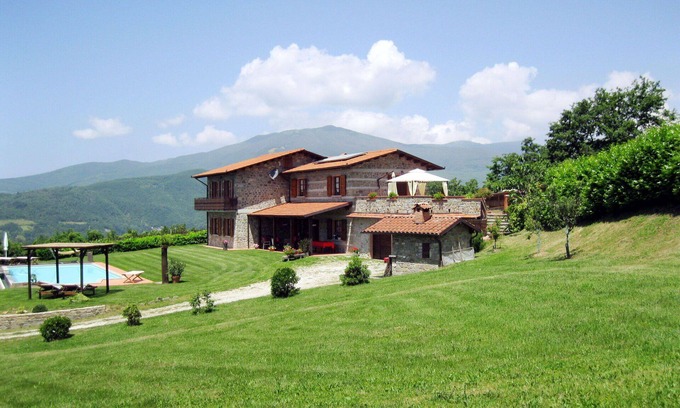 Caprignana Villa | Preciosa casa de vacaciones para 8 personas con WIFI, piscina privada, TV y patio