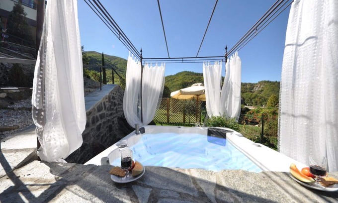 Casale Casa | Maravillosa villa en la campiña toscana con piscina de hidromasaje y jardín privado.