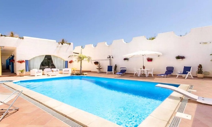 Ficarazzi Villa | Maravillosa villa en el mar con piscina.