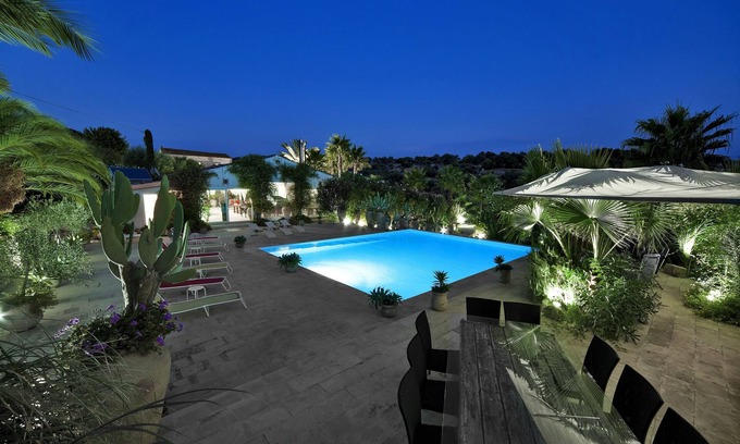 Ragusa Villa | Imponente y espléndida villa con piscina, patio y grandes espacios. Ideal para grupos