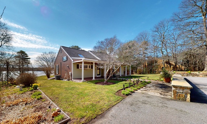 Cotuit Casa | Wonderful waterfront getaway with furnished deck, pond access, kayaks & WiFi