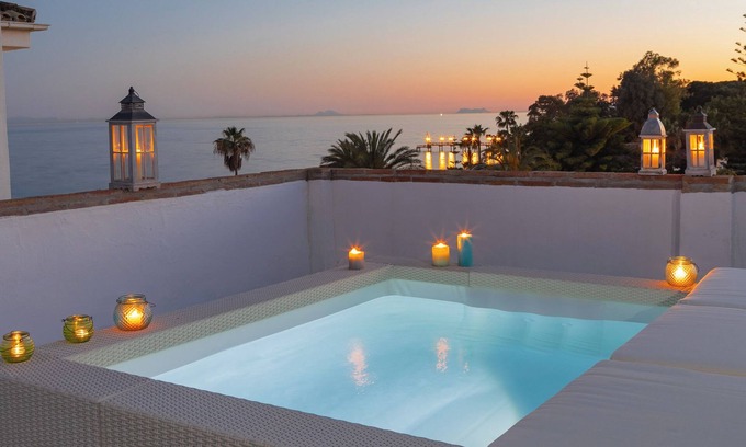 Milla de Oro Apartamento | Las Cañas Beachfront Haven by Vacation Marbella