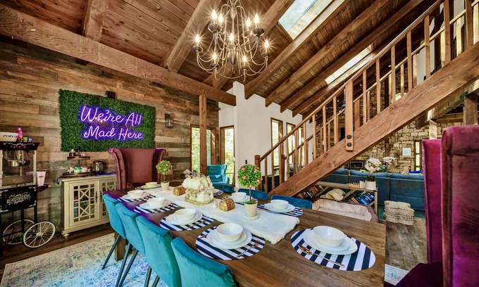 Lakehead Cabina | Wonderland ~ Dog friendly forest retreat, near lake, fast Wifi & EV charger