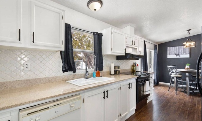 Williams Casa | Wonderland in Williams|Scenic Views |EscapetheCity