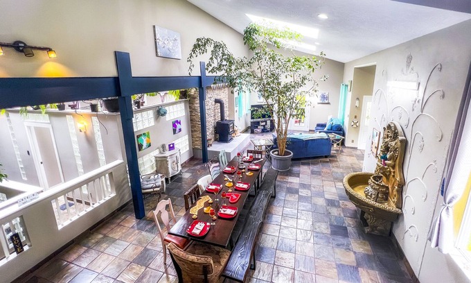 East Sooke Casa | Wonderland Mansion @ Serenity Lodges