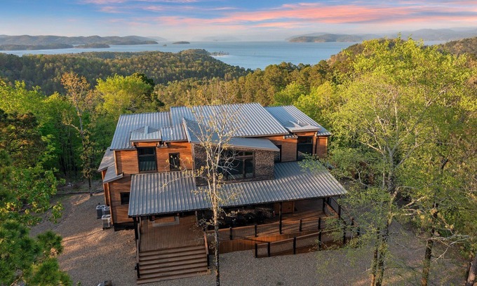 Broken Bow Cabina | Wonderstruck Luxury Cabin🌟Stunning Lake Views🌟-Hot Tub-GameRoom-Hike to River!