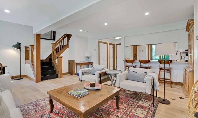 Quechee Condominio | Wood Burning Fireplace, Pet-Friendly | Saltbox 11A