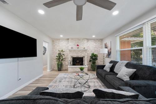 Lakeland Casa | Wood Circle House - Dog Friendly with Fenced in Backyard