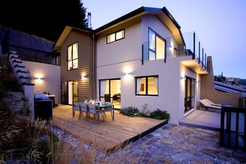 Fernhill Casa | Wood Haven