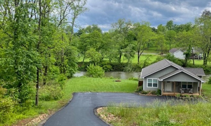 Hayesville Cabaña | Wood Haven on the River- cozy cottage on the Hiawassee River in Hayesville NC