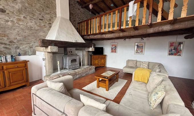 Los Masos Casa | Wood Lodge - Sleeps10 - Skiing - Thermal Baths