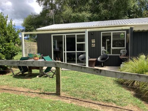 Waikino Apartamento | Wood Pigeon Cottage Pet Friendly Free Breakfast Hauraki Rail Trail 2kms