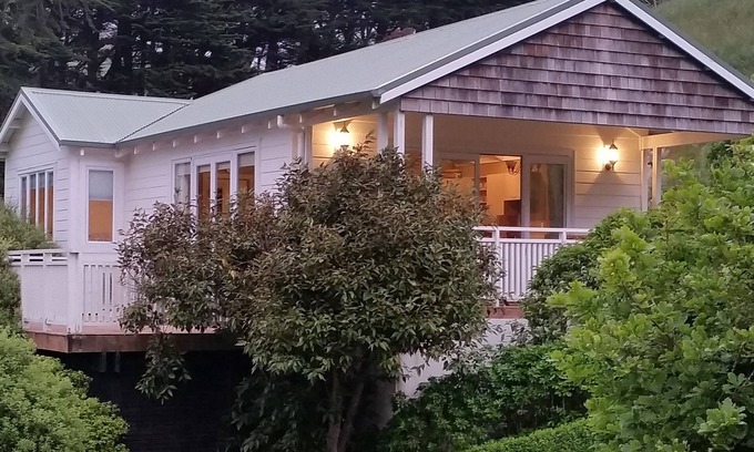 Tawa Cabaña | - CASA DE QUEMADURAS DE MADERA-- Rural superior autónomo - 15 minutos de Wellington CBD