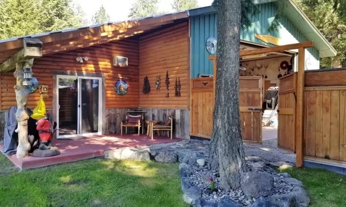 Kalispell Casa | Woodcrafters Cabin on 2.5 acres