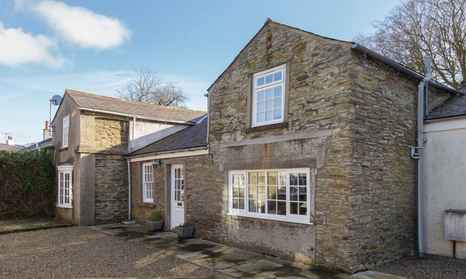 Douglas Cabaña | Woodcroft is a charming cottage located in wonderfully leafy surroundings right in the heart of Doug