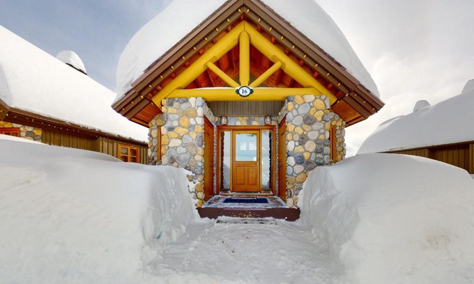 Big White Ski Resort Casa | Woodcutter Cabin 16